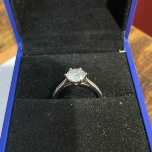 Beautiful 1.50 ct Moissanite engagement/wedding ring